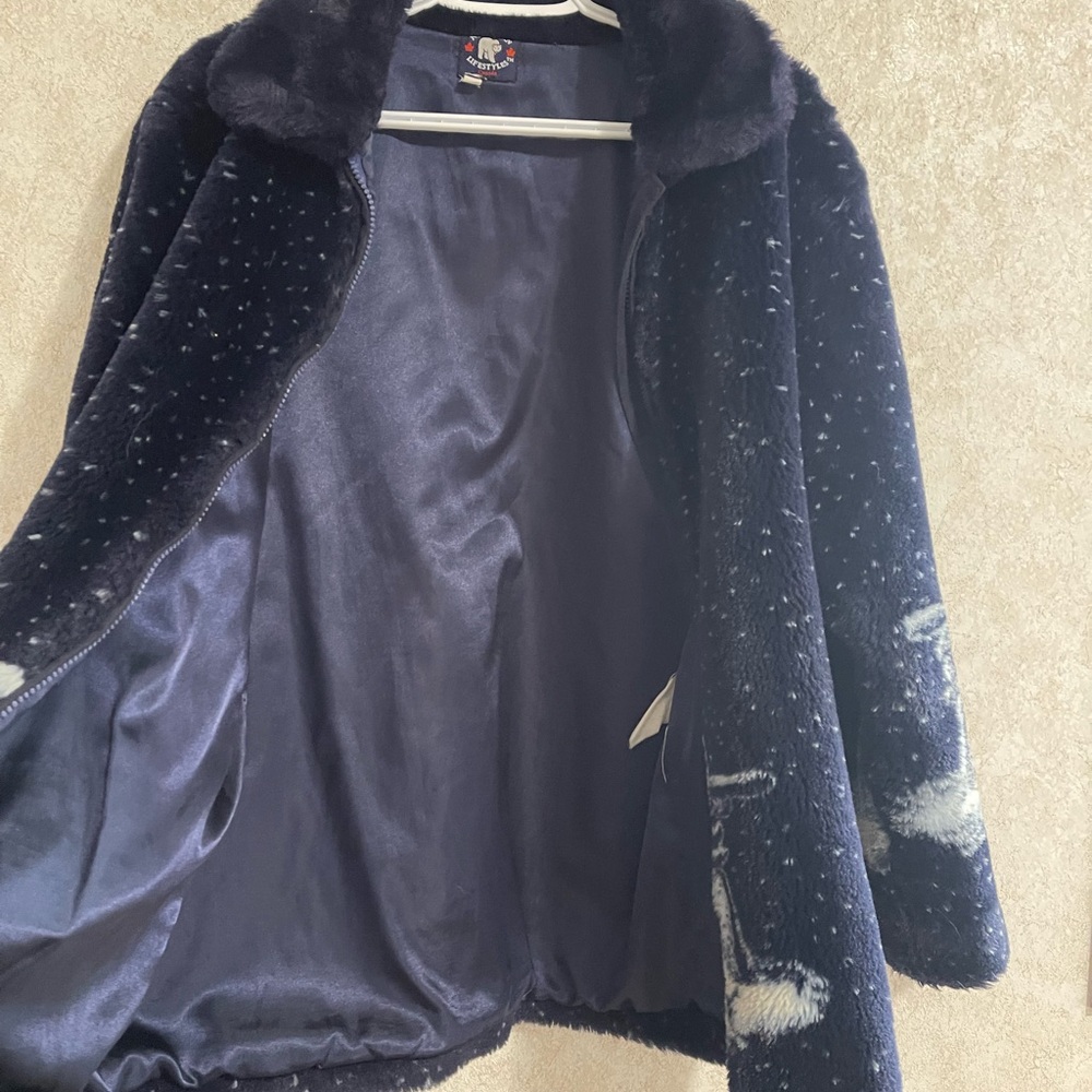 Vintage Northern Lifestyles Canada Inukshuk print oversized faux fur jacket. - Picture 3 of 7